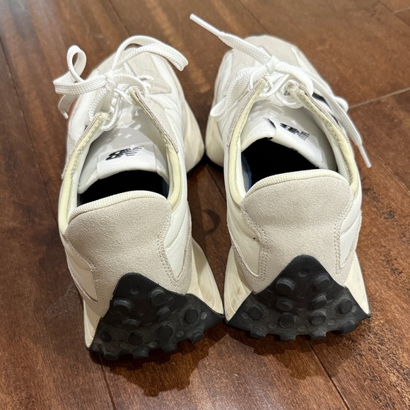 New Balance 327 9.5 - Picture 5 of 6